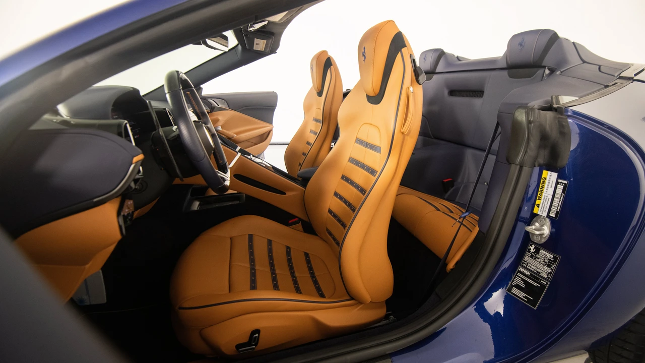 2025 Ferrari Roma Spider - Image 22 of 31