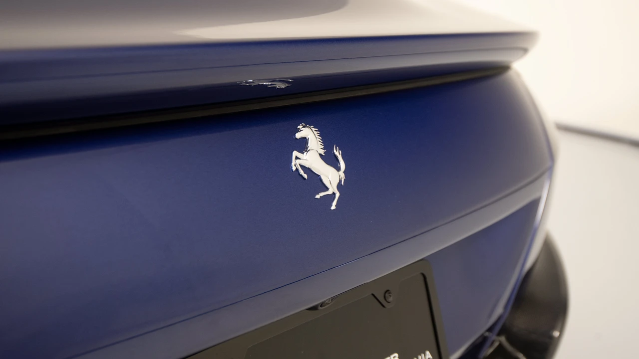2025 Ferrari Roma Spider - Image 16 of 31
