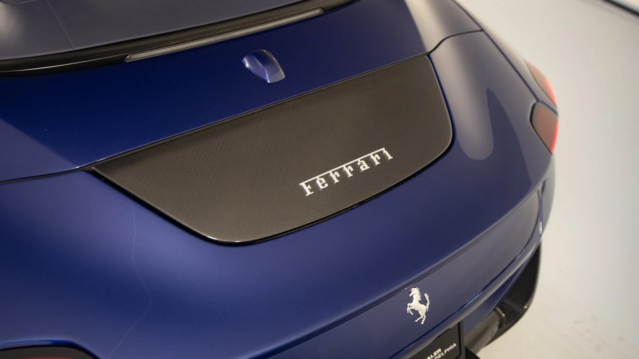 2025 Ferrari Roma Spider - Image 14 of 31
