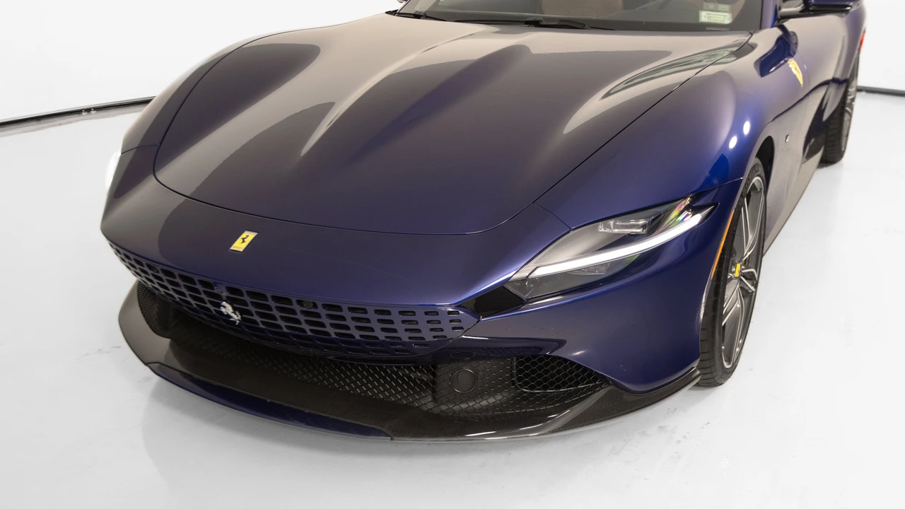 2025 Ferrari Roma Spider - Image 11 of 31