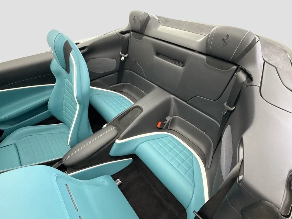 2025 Ferrari Roma Spider - Image 28 of 31