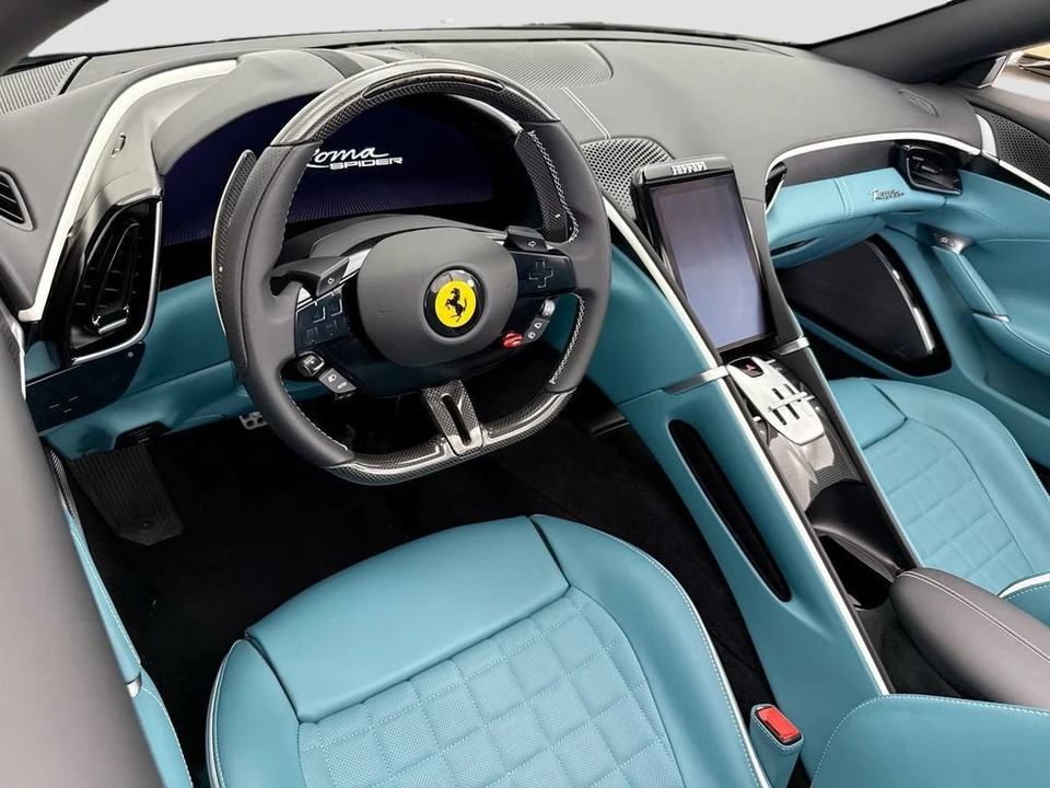 2025 Ferrari Roma Spider - Image 18 of 31