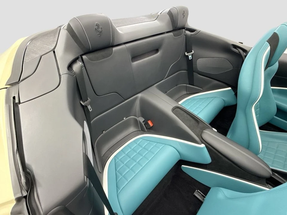 2025 Ferrari Roma Spider - Image 29 of 31