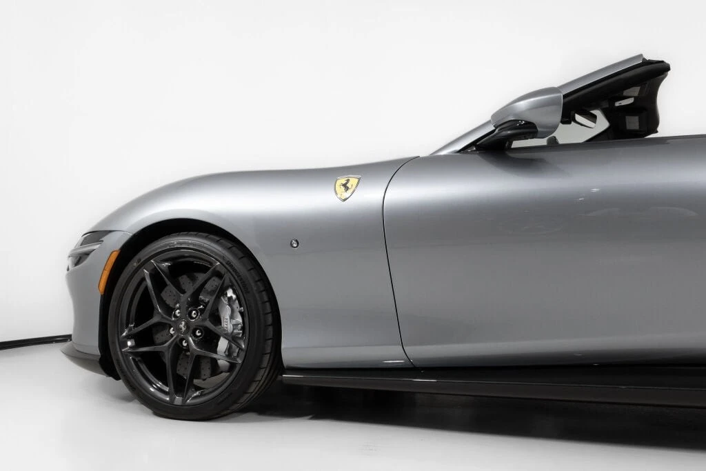 2025 Ferrari Roma Spider - Image 15 of 31