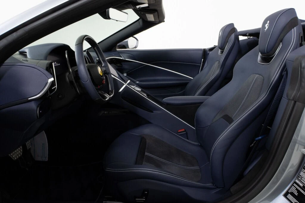 2025 Ferrari Roma Spider - Image 28 of 31