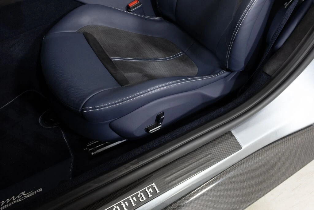 2025 Ferrari Roma Spider - Image 30 of 31