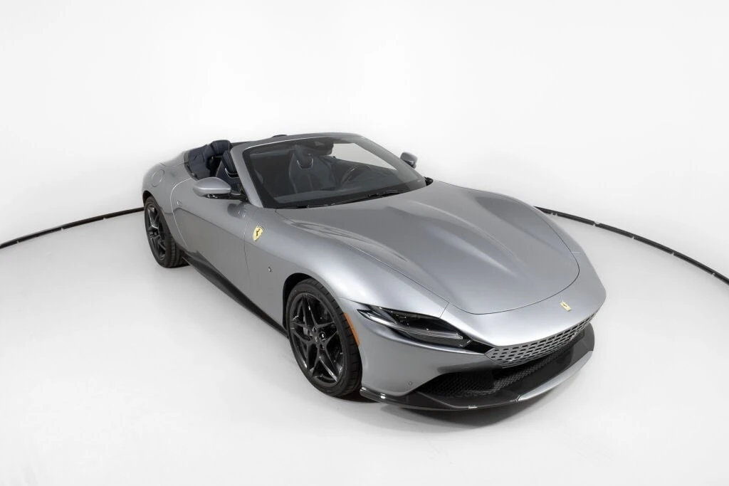 2025 Ferrari Roma Spider - Image 12 of 31