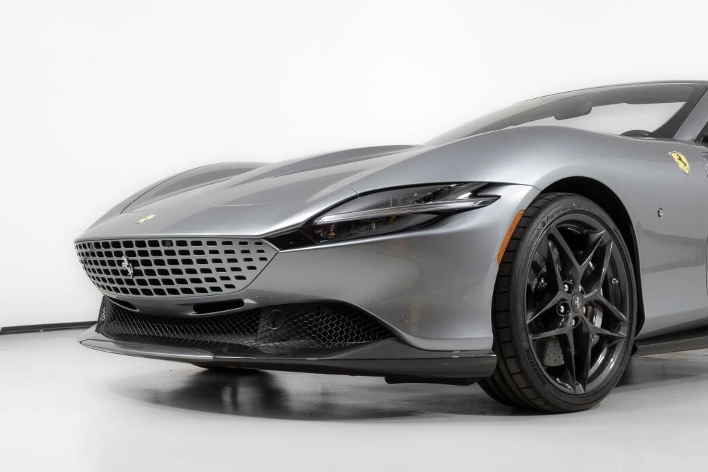 2025 Ferrari Roma Spider - Image 14 of 31