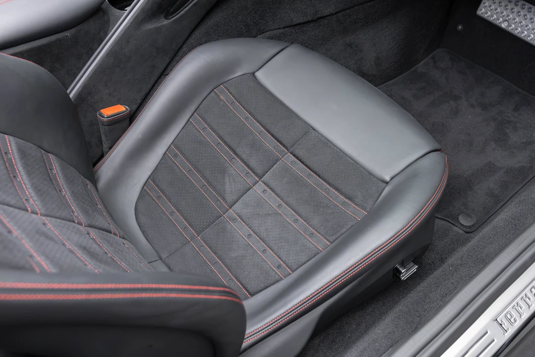 2025 Ferrari Roma Spider - Image 22 of 31
