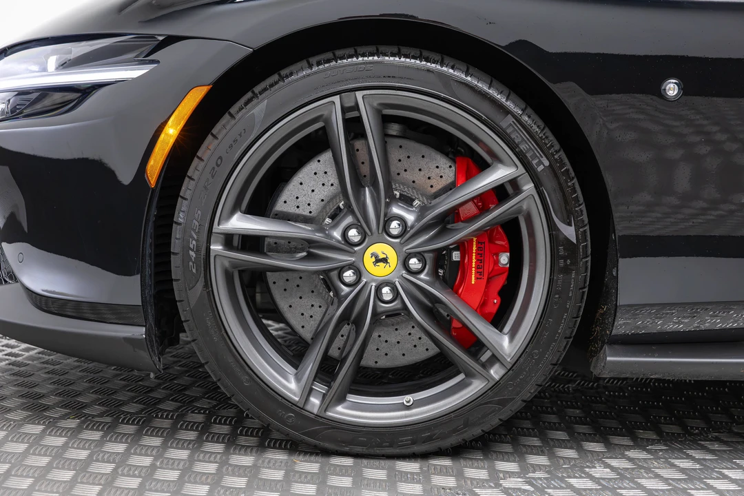 2025 Ferrari Roma Spider - Image 26 of 31