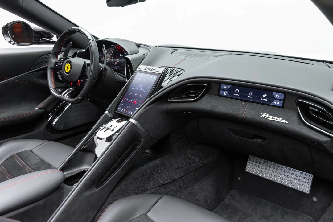2025 Ferrari Roma Spider - Image 23 of 31