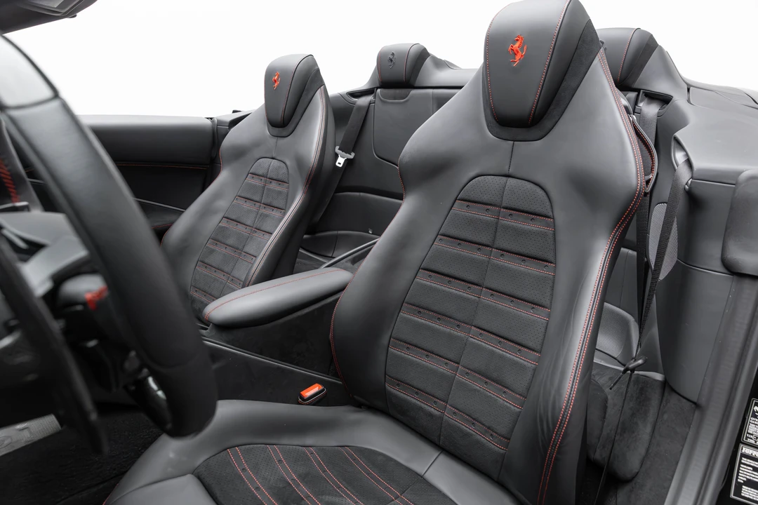 2025 Ferrari Roma Spider - Image 30 of 31