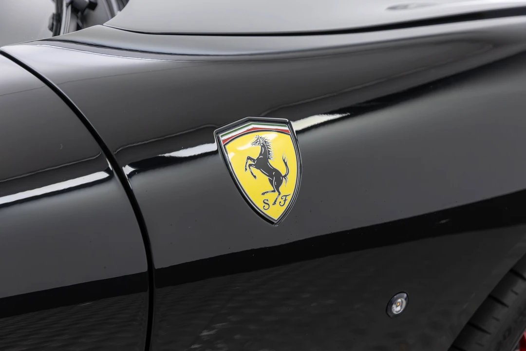2025 Ferrari Roma Spider - Image 24 of 31