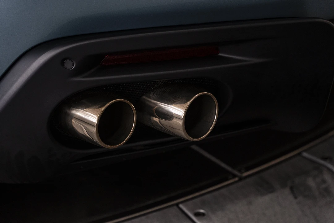2025 Ferrari Roma Spider - Image 19 of 31