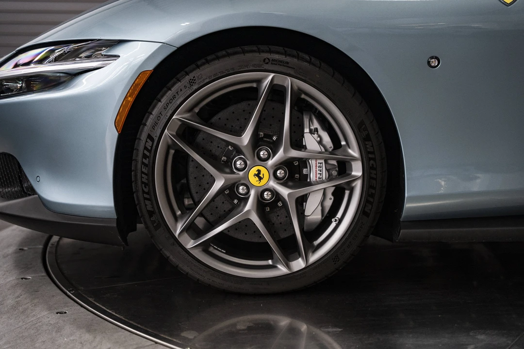 2025 Ferrari Roma Spider - Image 13 of 31