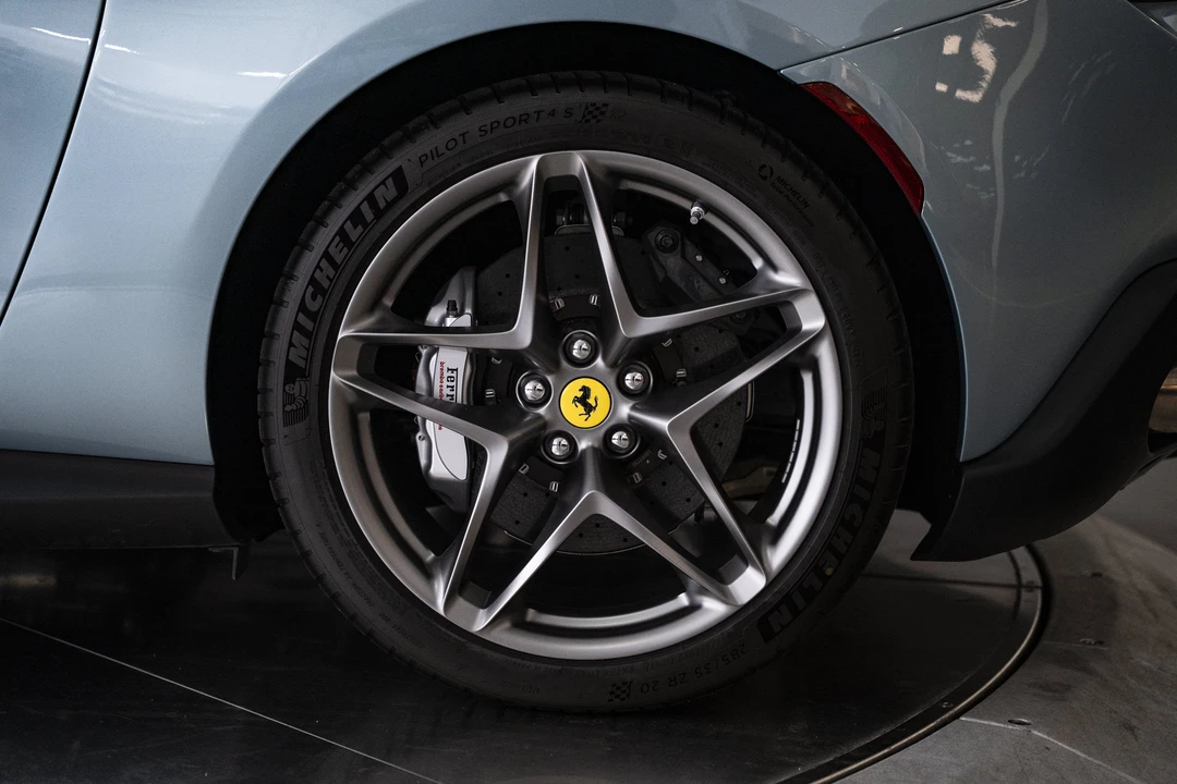 2025 Ferrari Roma Spider - Image 14 of 31