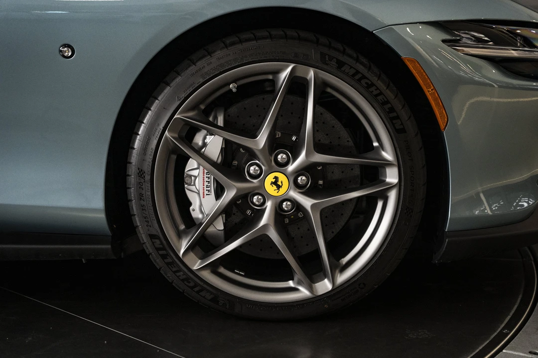 2025 Ferrari Roma Spider - Image 16 of 31