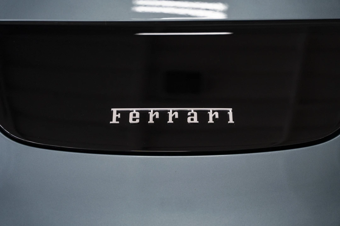 2025 Ferrari Roma Spider - Image 20 of 31