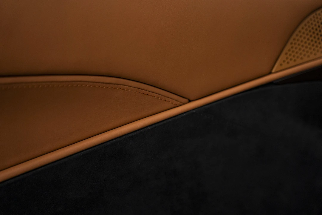 2025 Ferrari Roma Spider - Image 24 of 31