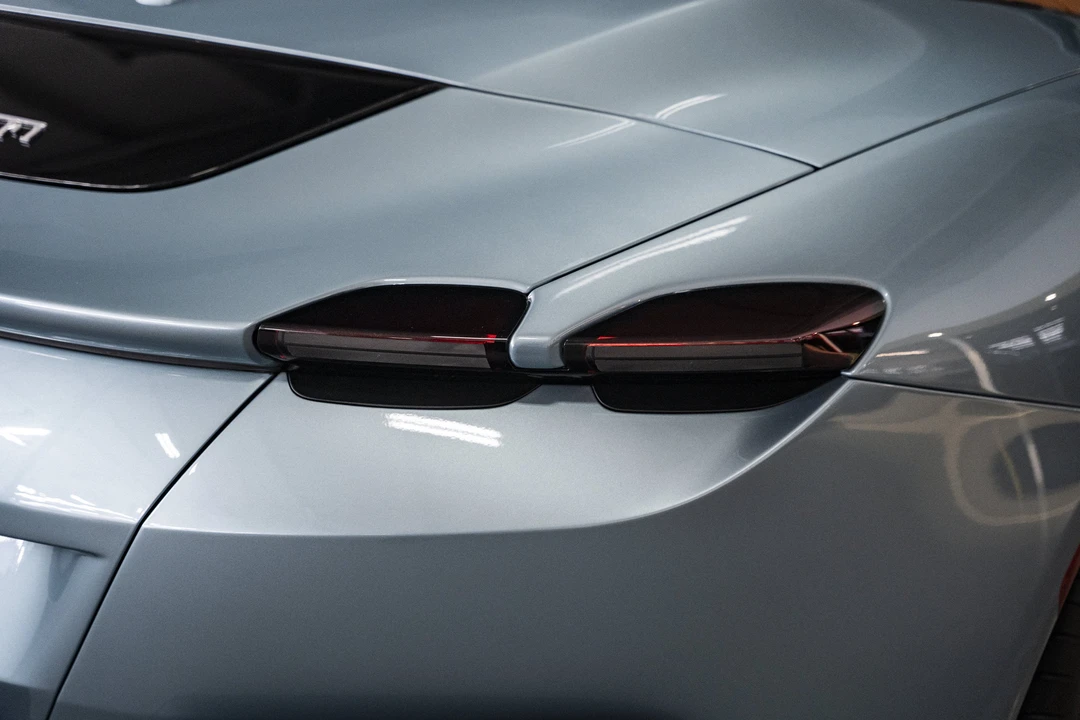 2025 Ferrari Roma Spider - Image 21 of 31