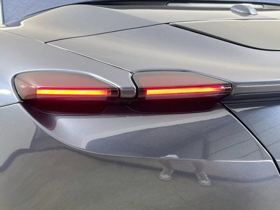 2025 Ferrari Roma Spider - Image 13 of 31