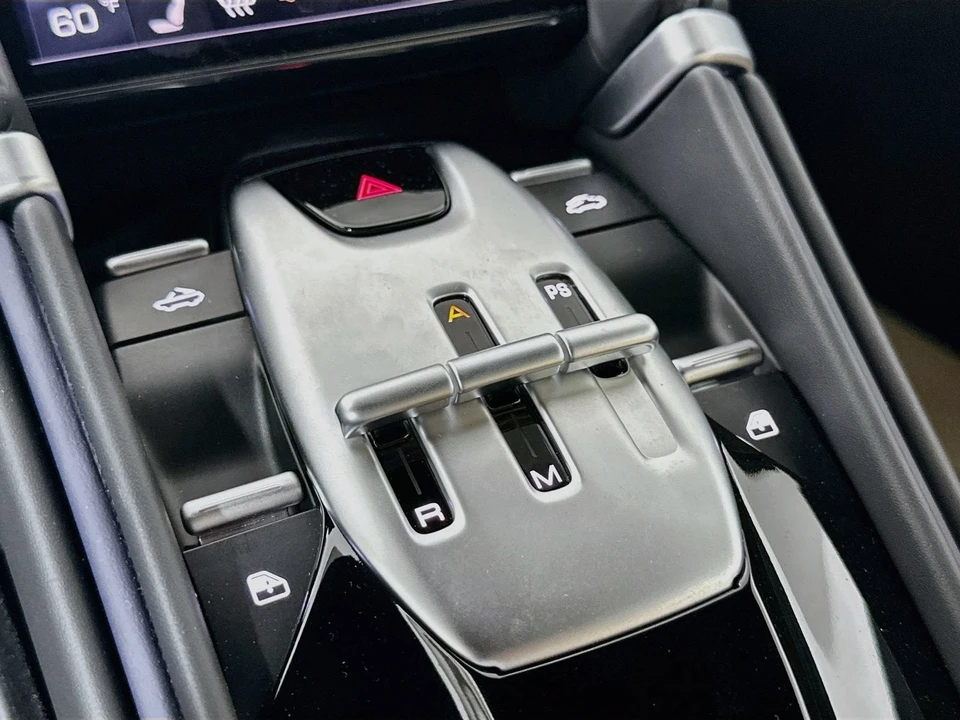 2025 Ferrari Roma Spider - Image 29 of 31
