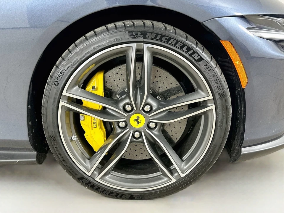 2025 Ferrari Roma Spider - Image 11 of 31