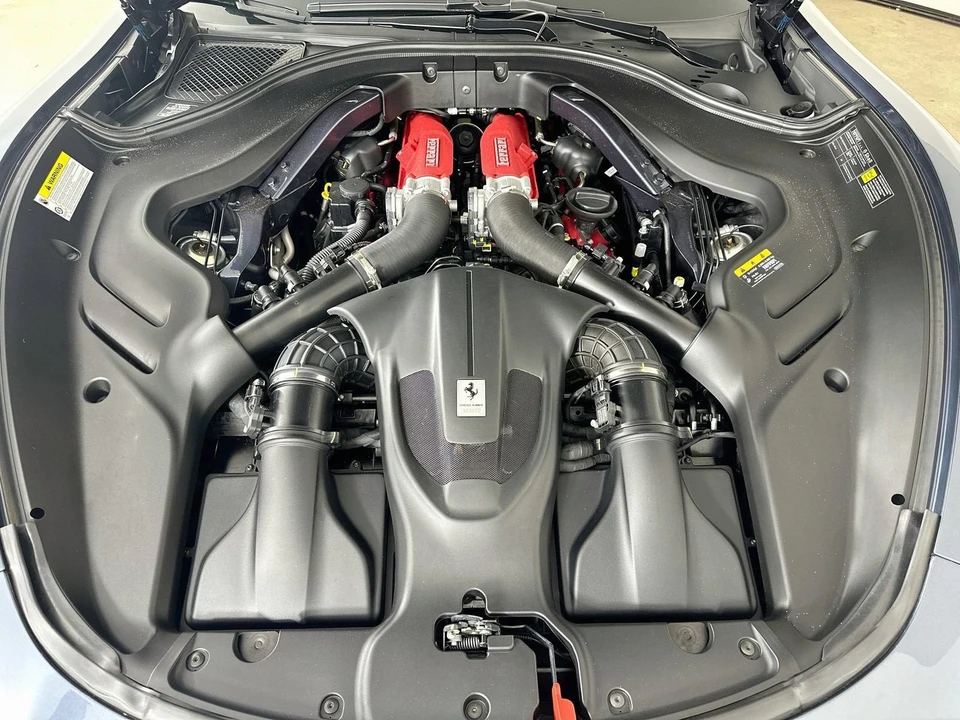 2025 Ferrari Roma Spider - Image 14 of 31