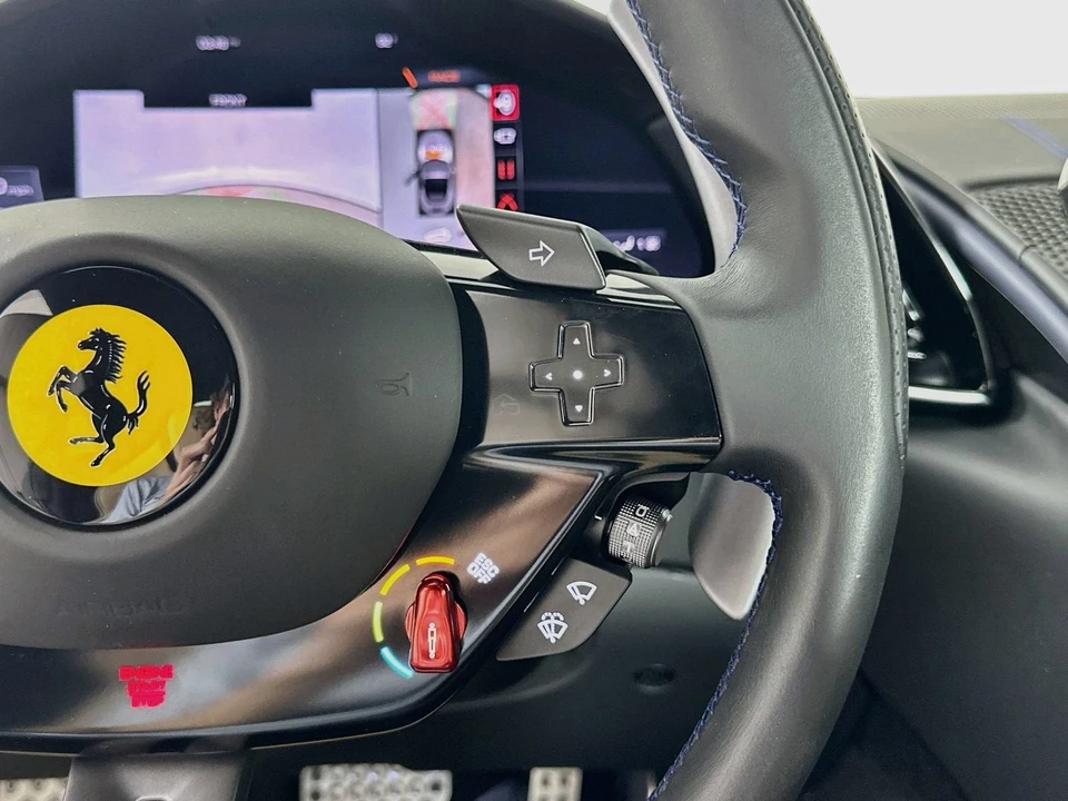 2025 Ferrari Roma Spider - Image 20 of 31