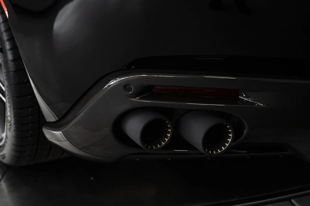 2025 Ferrari Roma Spider - Image 13 of 31