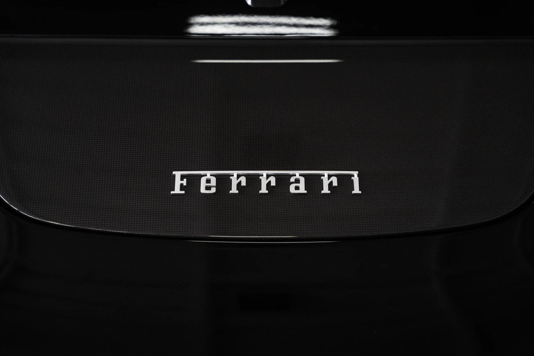 2025 Ferrari Roma Spider - Image 15 of 31