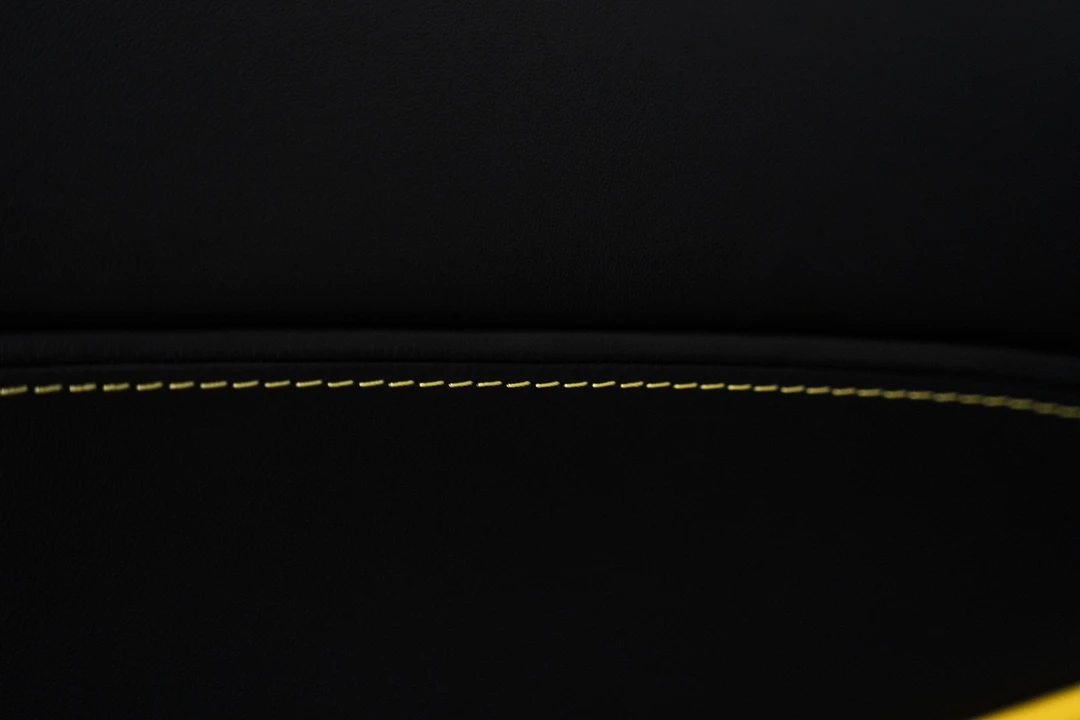 2025 Ferrari Roma Spider - Image 29 of 31