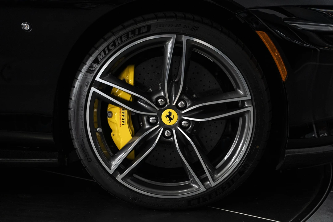 2025 Ferrari Roma Spider - Image 19 of 31