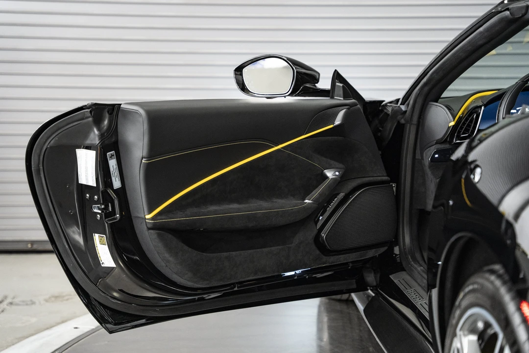 2025 Ferrari Roma Spider - Image 27 of 31