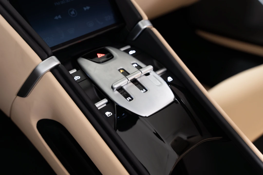 2025 Ferrari Roma Spider - Image 26 of 31