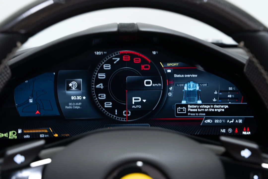 2025 Ferrari Roma Spider - Image 23 of 31