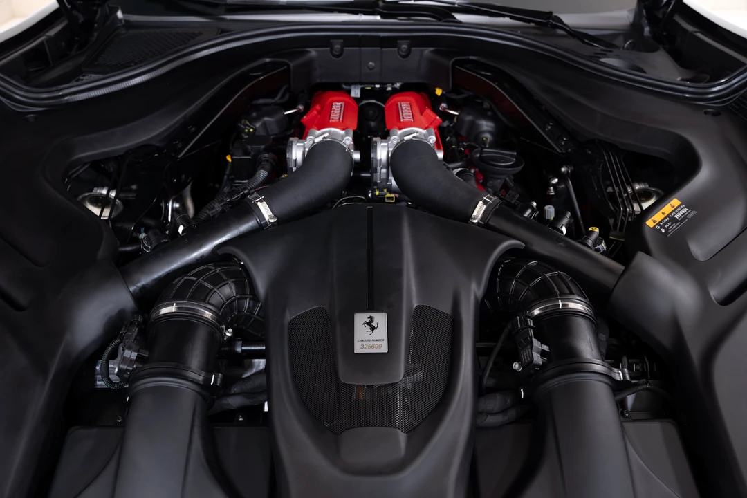 2025 Ferrari Roma Spider - Image 17 of 31