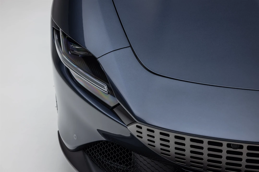 2025 Ferrari Roma Spider - Image 17 of 31