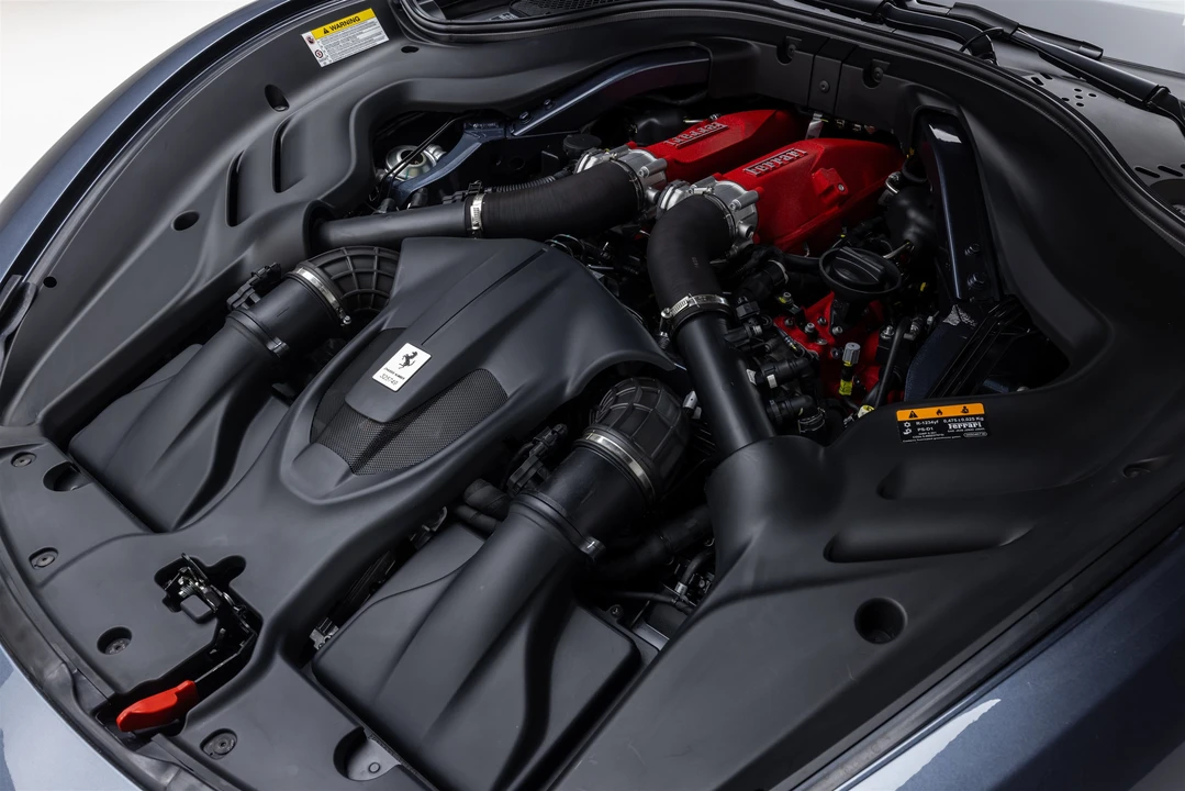 2025 Ferrari Roma Spider - Image 25 of 31