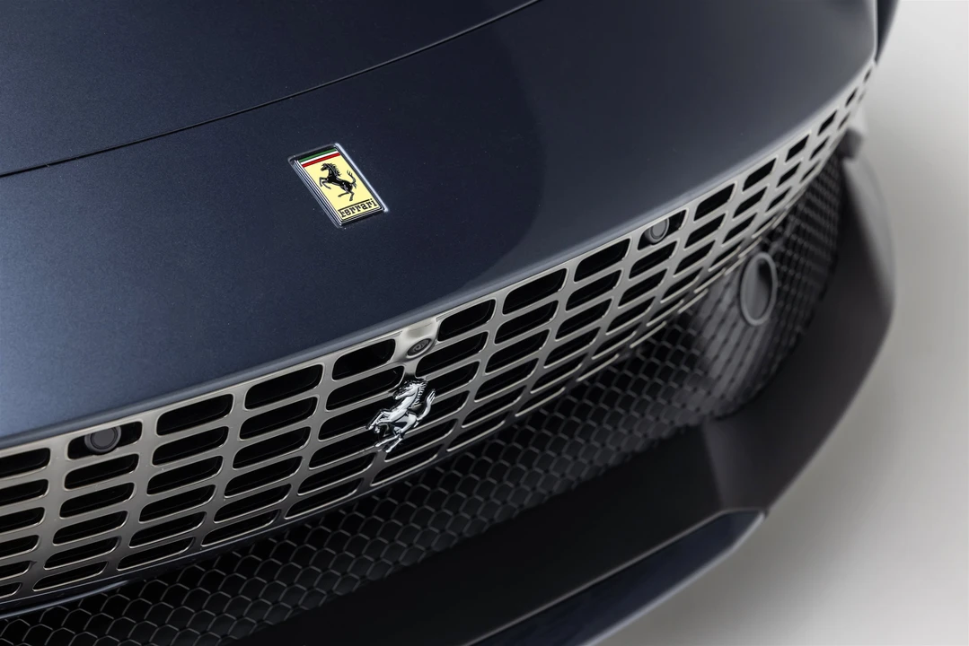 2025 Ferrari Roma Spider - Image 16 of 31