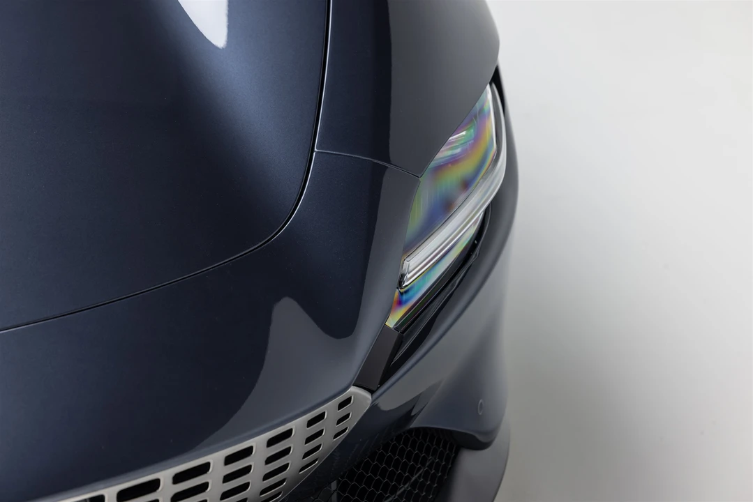 2025 Ferrari Roma Spider - Image 18 of 31