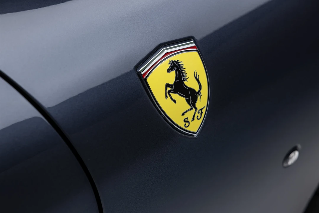 2025 Ferrari Roma Spider - Image 20 of 31