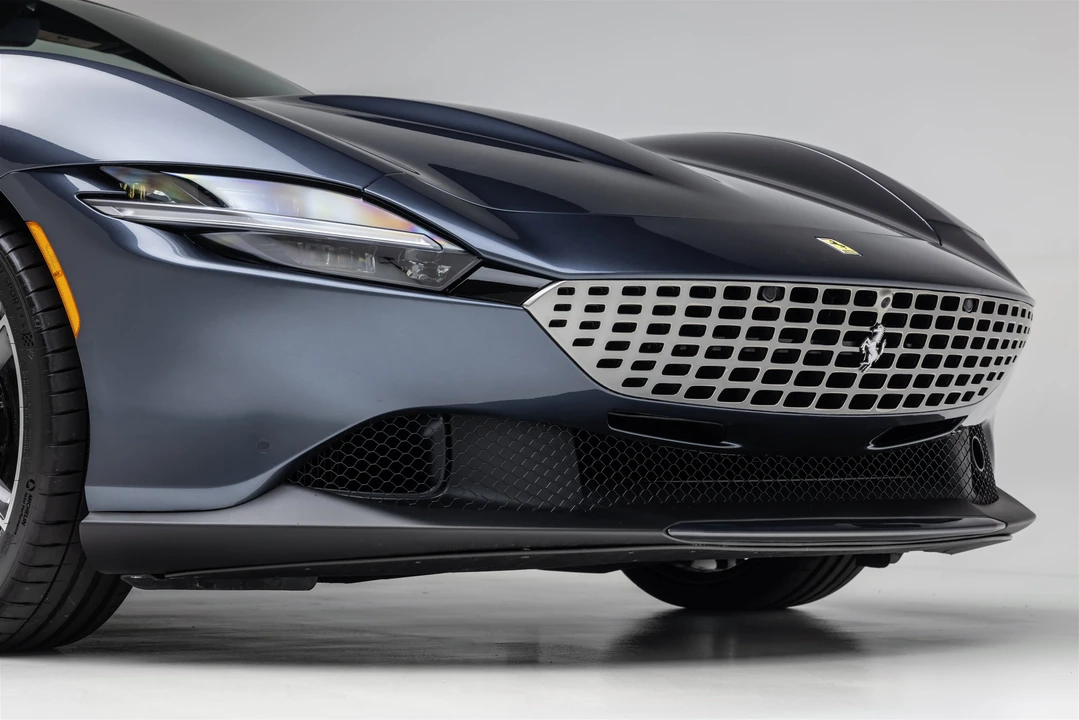 2025 Ferrari Roma Spider - Image 15 of 31