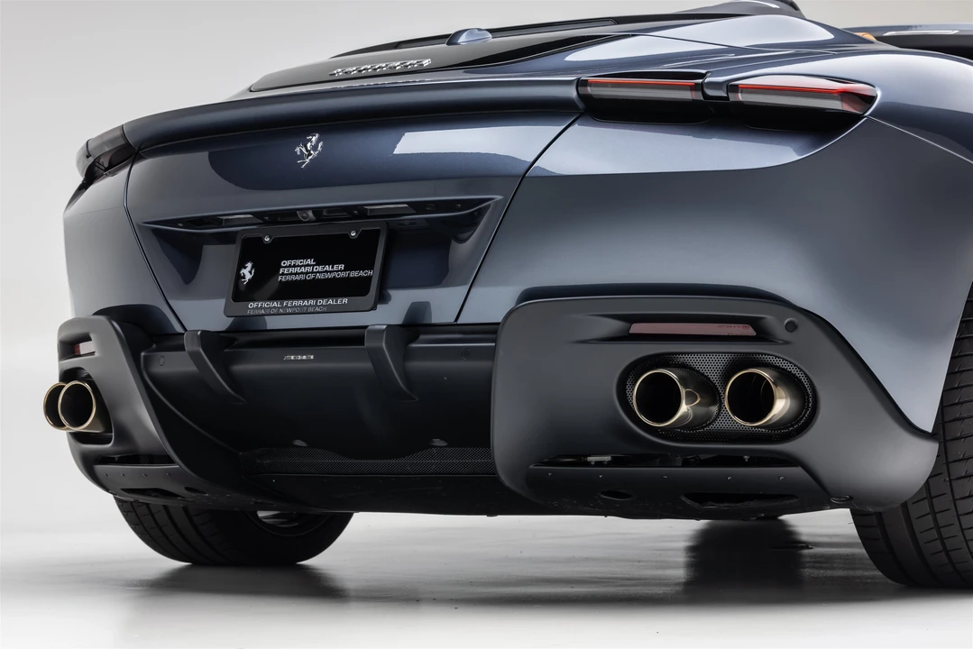 2025 Ferrari Roma Spider - Image 14 of 31