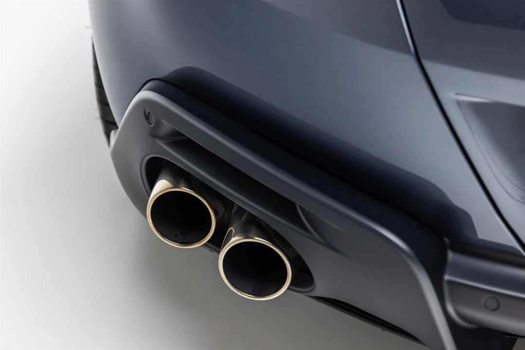 2025 Ferrari Roma Spider - Image 22 of 31