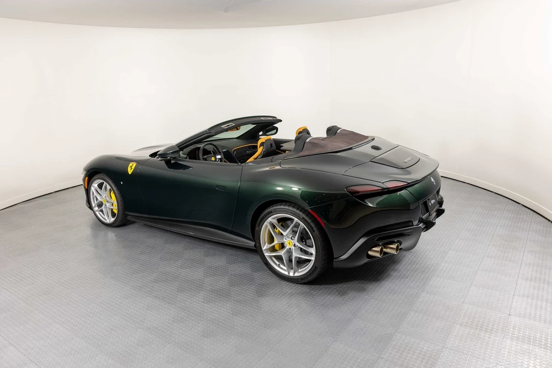 2025 Ferrari Roma Spider - Image 19 of 21