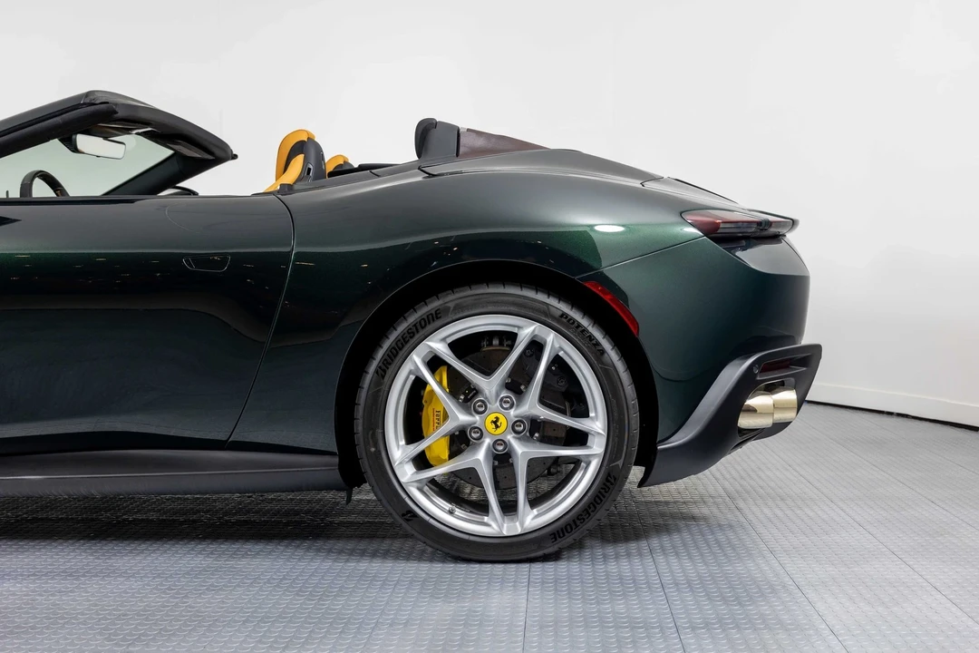 2025 Ferrari Roma Spider - Image 11 of 12