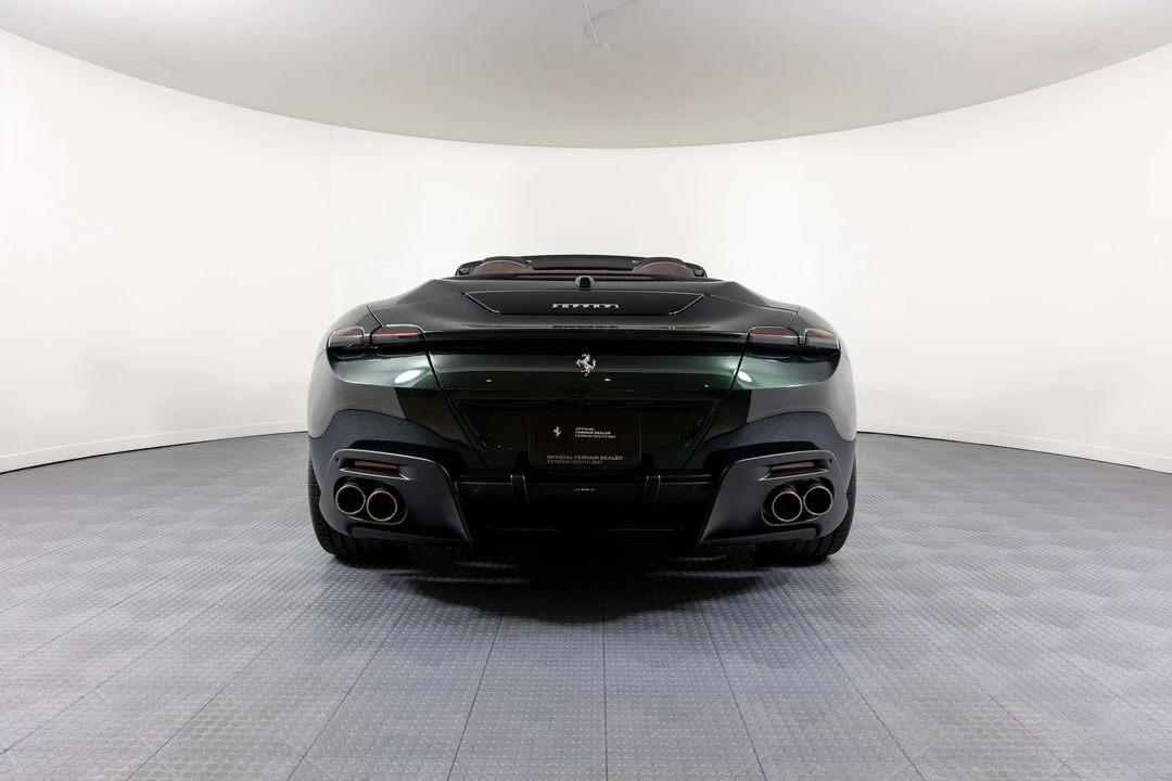2025 Ferrari Roma Spider - Image 17 of 21