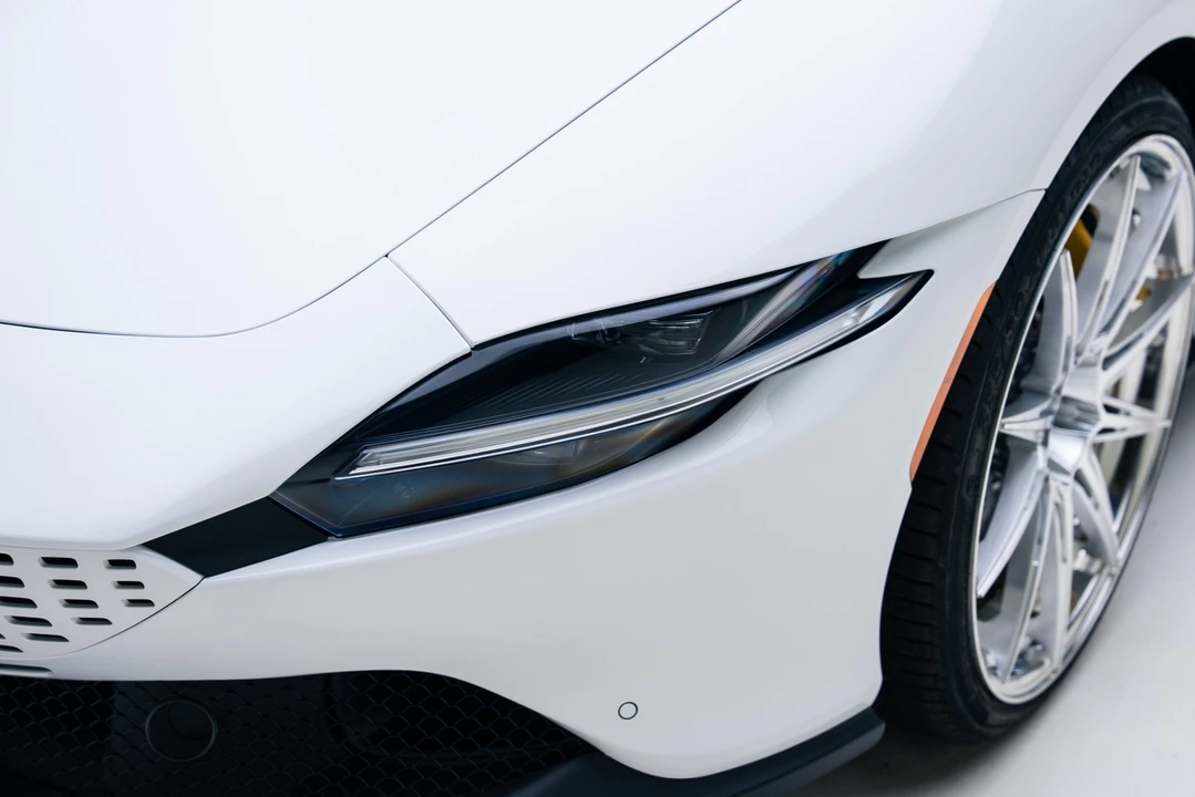 2025 Ferrari Roma Spider - Image 8 of 31