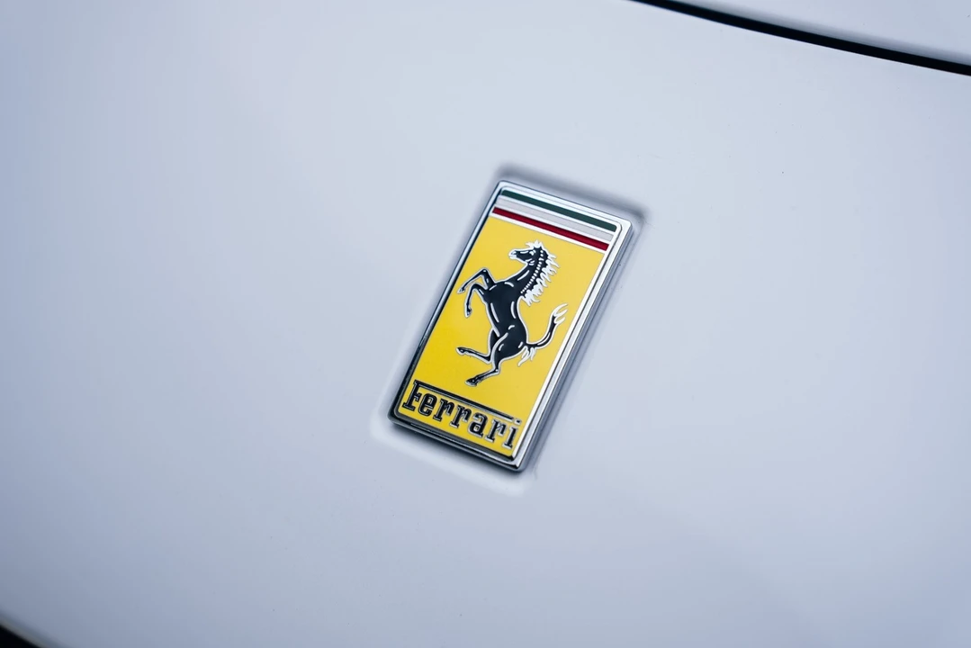 2025 Ferrari Roma Spider - Image 10 of 21
